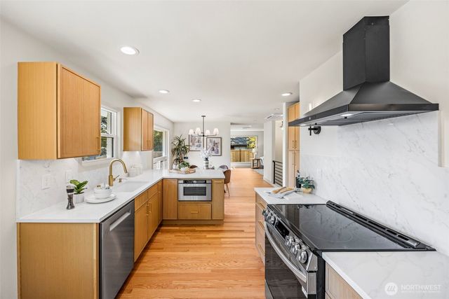 210 N 115th Street, Seattle, WA 98133