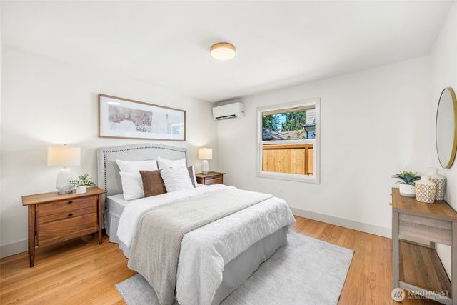 210 N 115th Street, Seattle, WA 98133