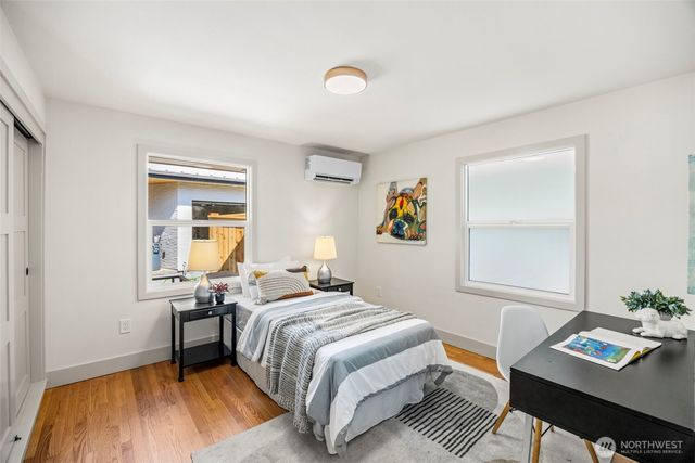 210 N 115th Street, Seattle, WA 98133