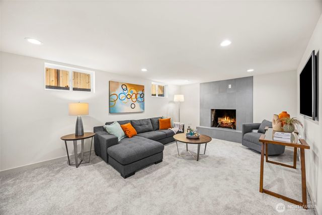 210 N 115th Street, Seattle, WA 98133