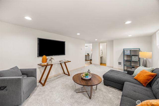 210 N 115th Street, Seattle, WA 98133