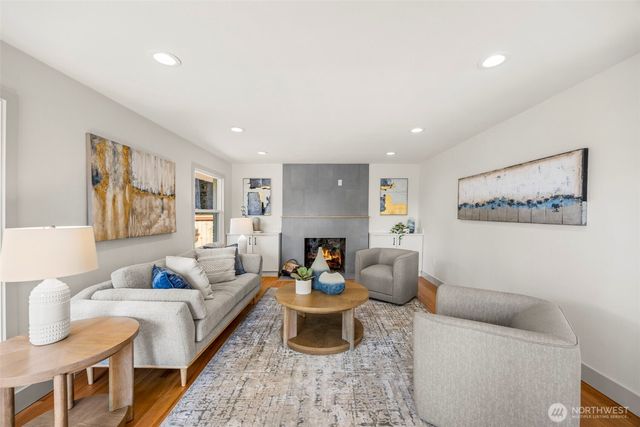 210 N 115th Street, Seattle, WA 98133
