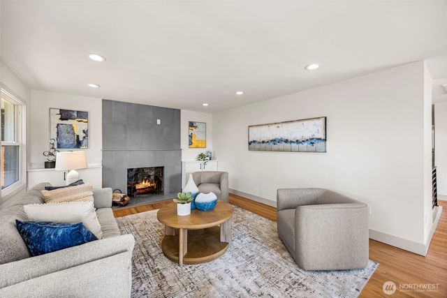 210 N 115th Street, Seattle, WA 98133