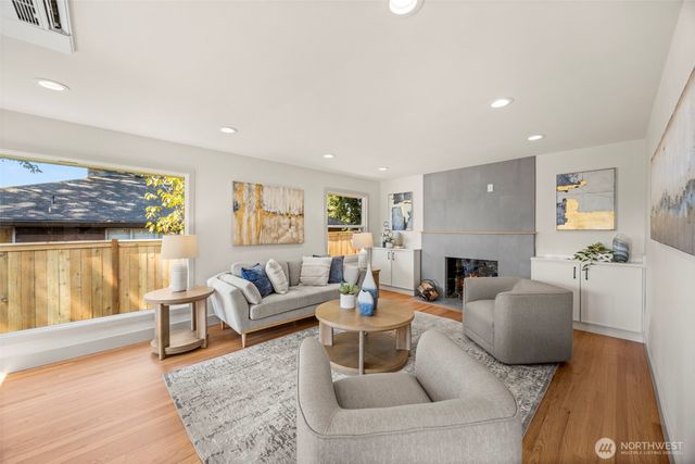 210 N 115th Street, Seattle, WA 98133