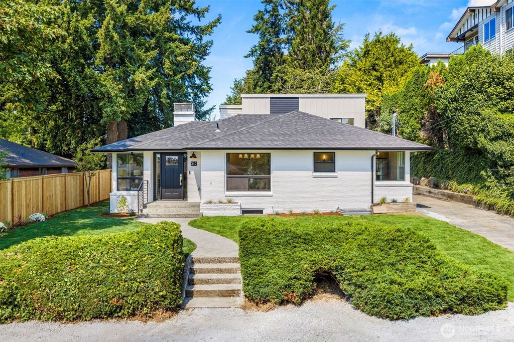 210 N 115th Street, Seattle, WA 98133