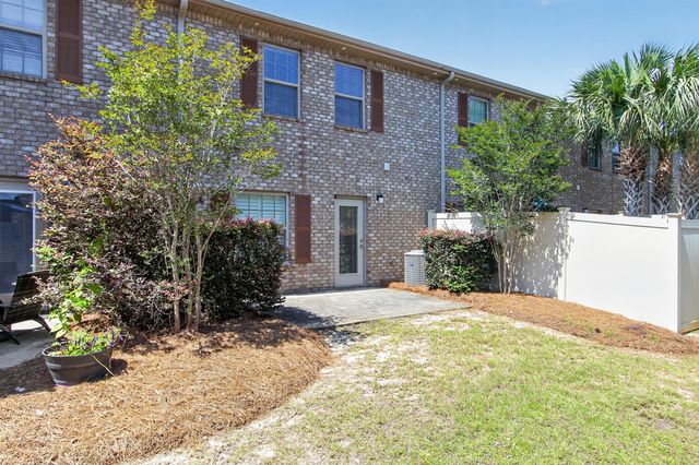 2121 Wilsons Plover Circle, Navarre, FL 32566