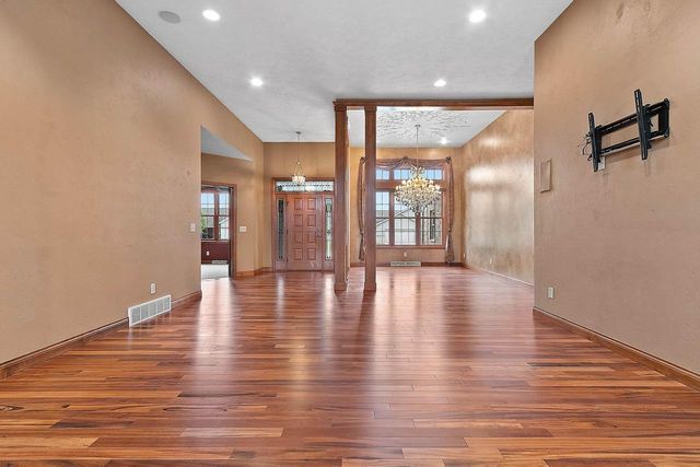 1892 N SUNRISE LANE, Appleton, WI 54913