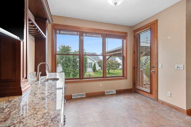 1892 N SUNRISE LANE, Appleton, WI 54913