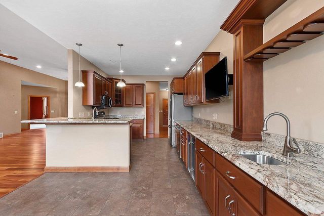 1892 N SUNRISE LANE, Appleton, WI 54913
