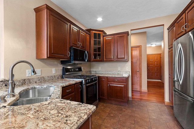 1892 N SUNRISE LANE, Appleton, WI 54913