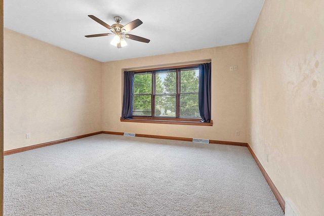 1892 N SUNRISE LANE, Appleton, WI 54913