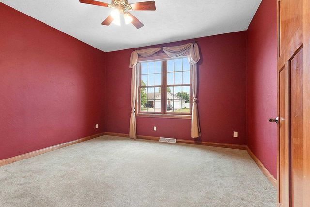 1892 N SUNRISE LANE, Appleton, WI 54913