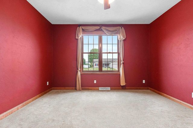 1892 N SUNRISE LANE, Appleton, WI 54913