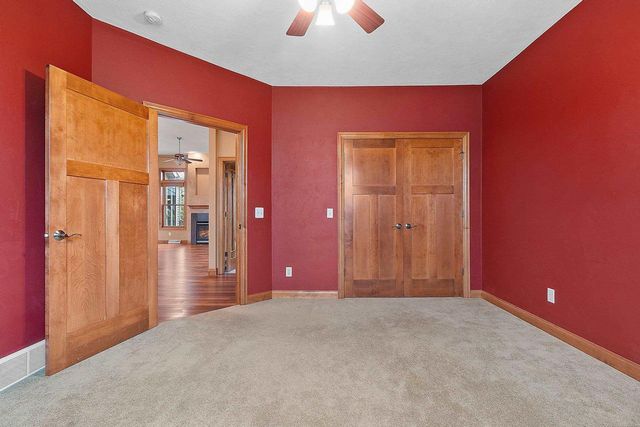 1892 N SUNRISE LANE, Appleton, WI 54913