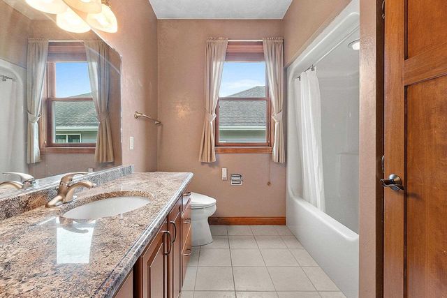 1892 N SUNRISE LANE, Appleton, WI 54913