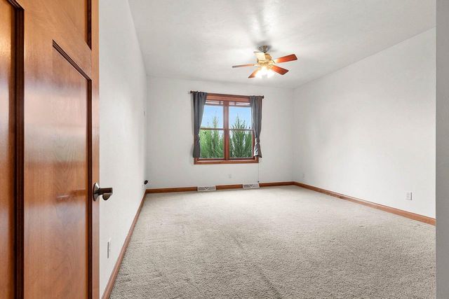 1892 N SUNRISE LANE, Appleton, WI 54913