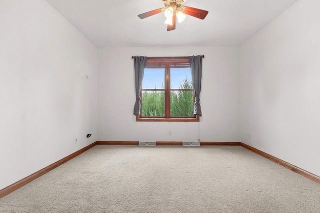 1892 N SUNRISE LANE, Appleton, WI 54913