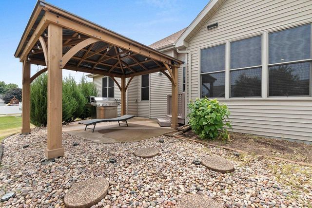 1892 N SUNRISE LANE, Appleton, WI 54913