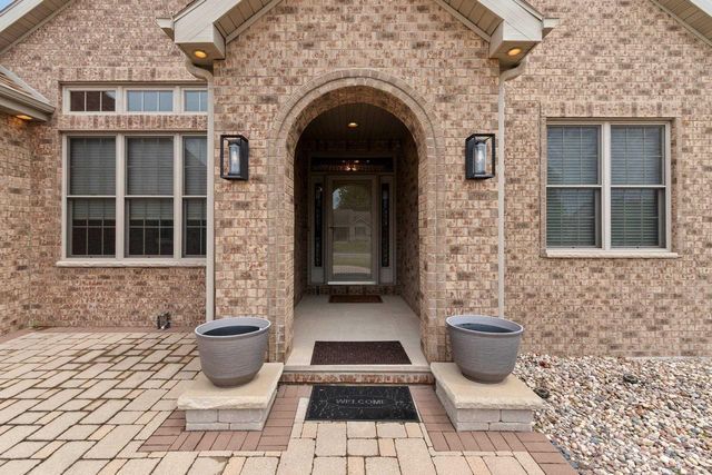 1892 N SUNRISE LANE, Appleton, WI 54913