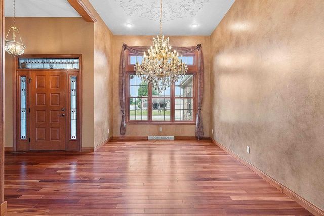 1892 N SUNRISE LANE, Appleton, WI 54913