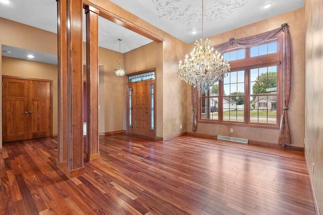 1892 N SUNRISE LANE, Appleton, WI 54913