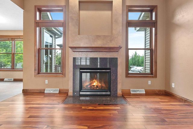 1892 N SUNRISE LANE, Appleton, WI 54913