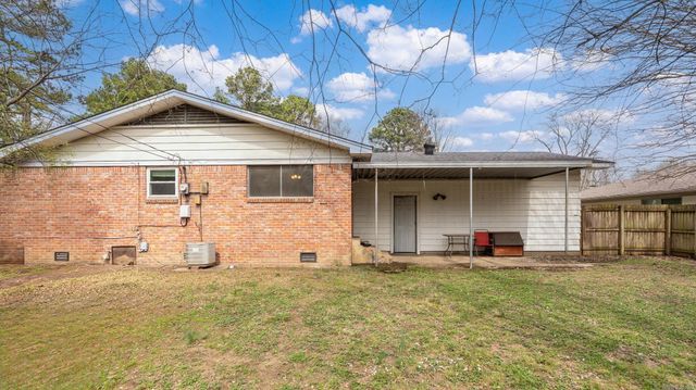 2505 Robinson, Conway, AR 72034