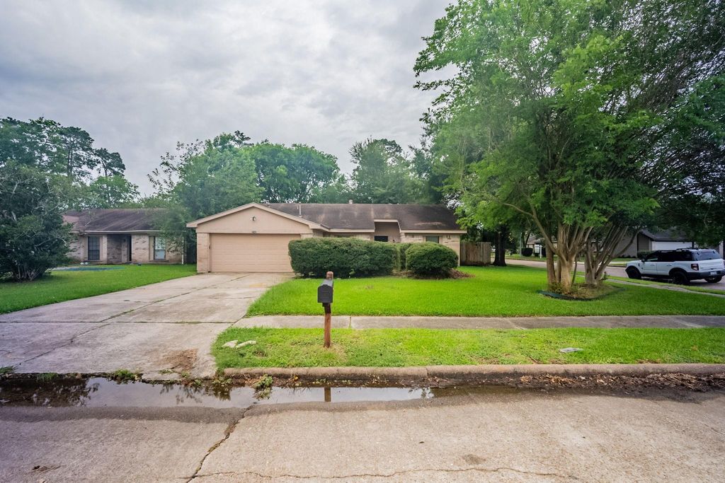 2302 Peaceful Valley Drive, Spring, TX 77373