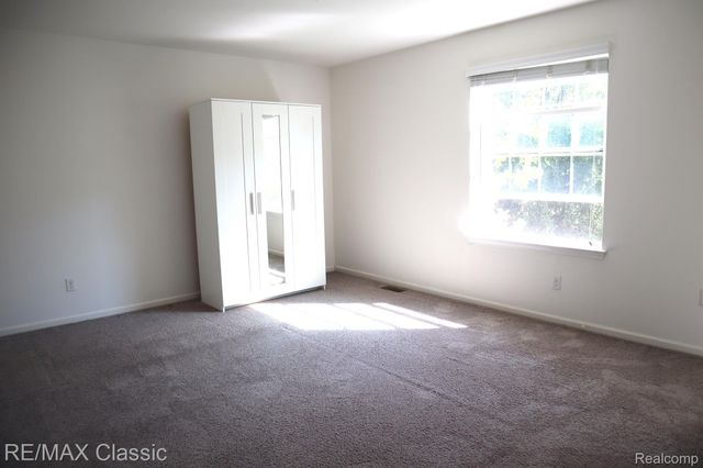 28561 Melanie Lane, Novi, MI 48377