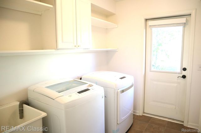 28561 Melanie Lane, Novi, MI 48377