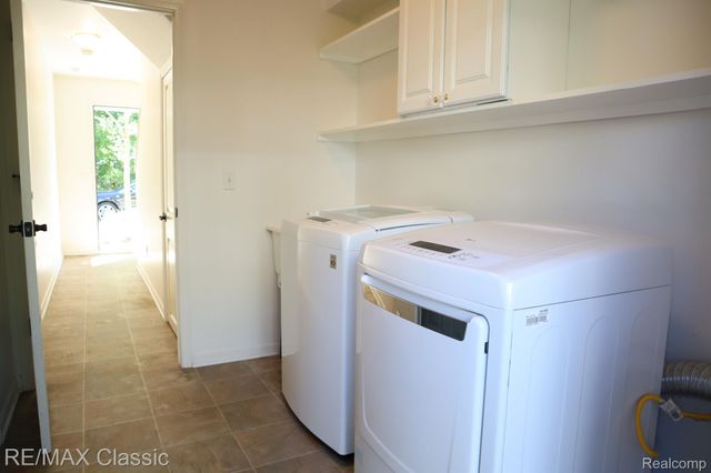 28561 Melanie Lane, Novi, MI 48377