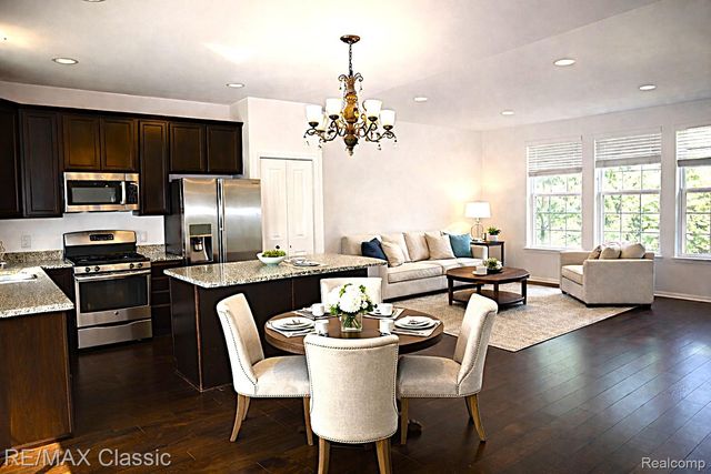 28561 Melanie Lane, Novi, MI 48377