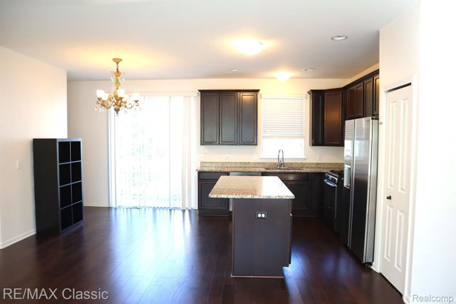 28561 Melanie Lane, Novi, MI 48377