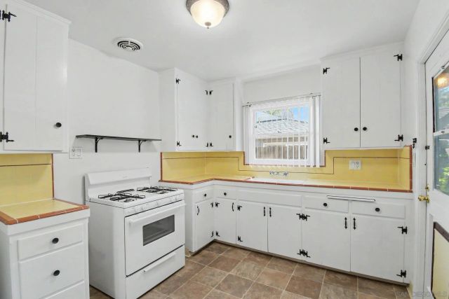 7037 Hillsboro, San Diego, CA 92120