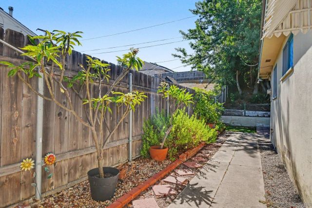 7037 Hillsboro, San Diego, CA 92120