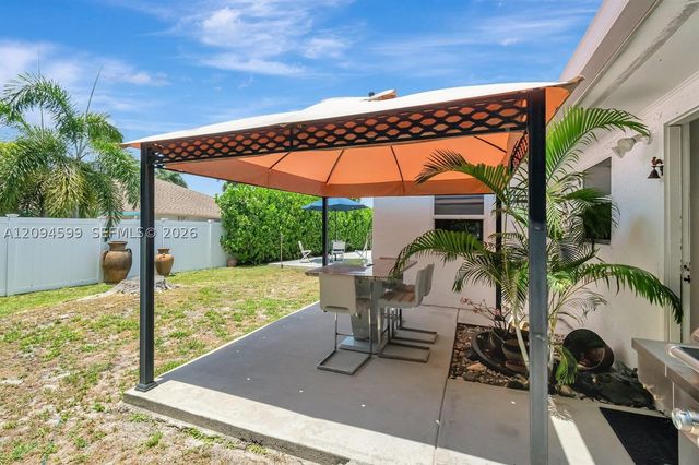654 Bunting Dr, Delray Beach, FL 33444