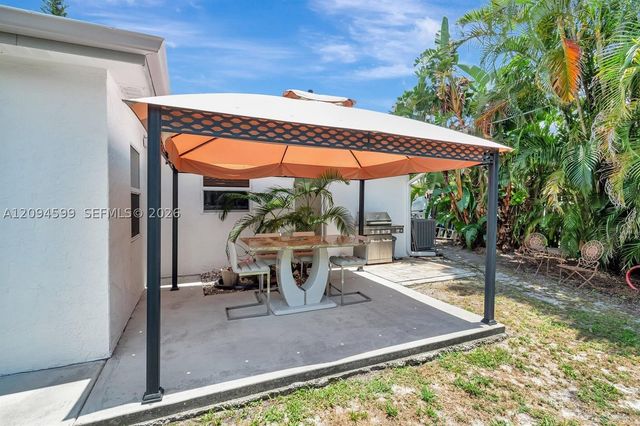 654 Bunting Dr, Delray Beach, FL 33444