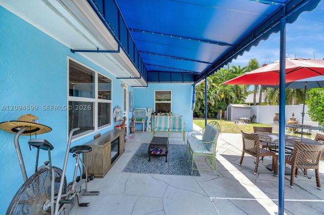 654 Bunting Dr, Delray Beach, FL 33444