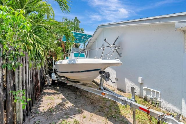 654 Bunting Dr, Delray Beach, FL 33444