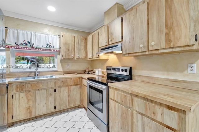 654 Bunting Dr, Delray Beach, FL 33444