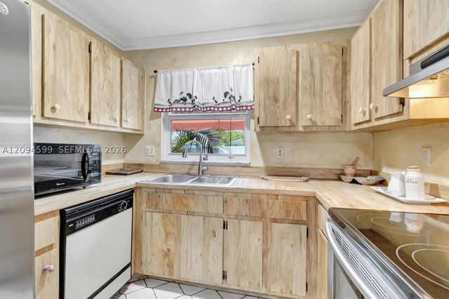 654 Bunting Dr, Delray Beach, FL 33444