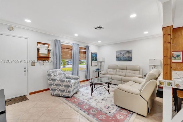 654 Bunting Dr, Delray Beach, FL 33444
