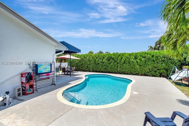 654 Bunting Dr, Delray Beach, FL 33444