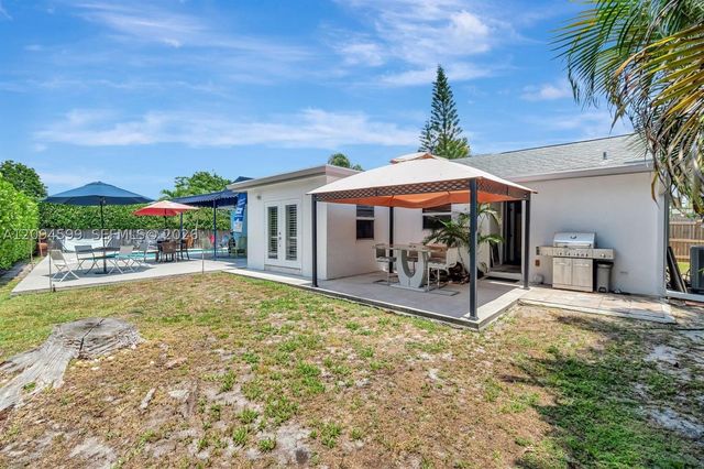 654 Bunting Dr, Delray Beach, FL 33444