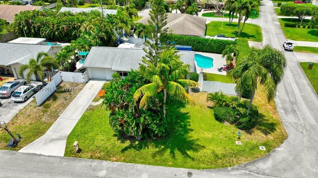 654 Bunting Dr, Delray Beach, FL 33444