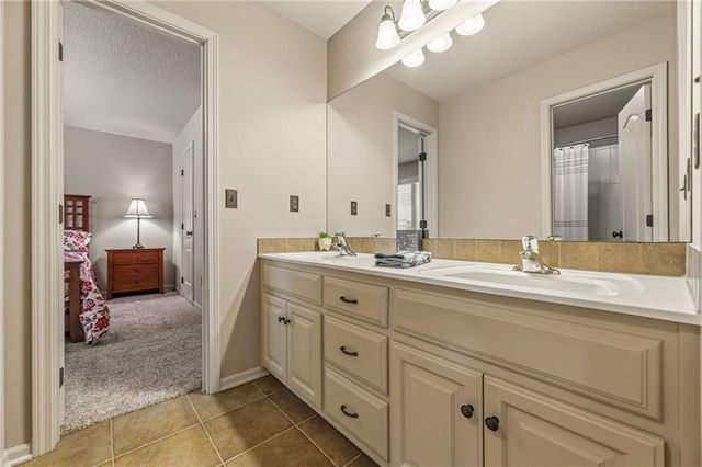 21020 W 81st Place, Lenexa, KS 66220