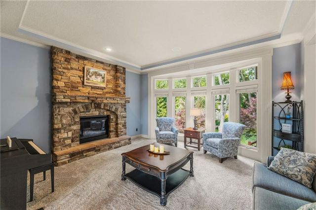 21020 W 81st Place, Lenexa, KS 66220