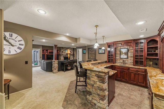 21020 W 81st Place, Lenexa, KS 66220