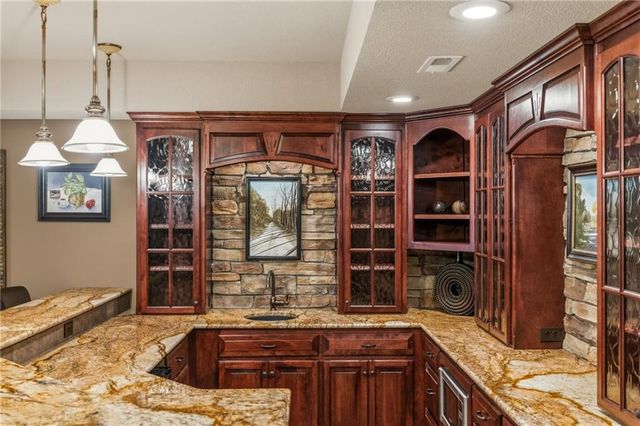 21020 W 81st Place, Lenexa, KS 66220
