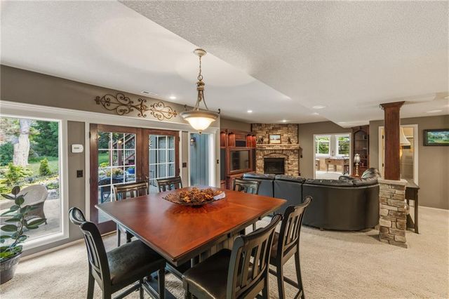 21020 W 81st Place, Lenexa, KS 66220